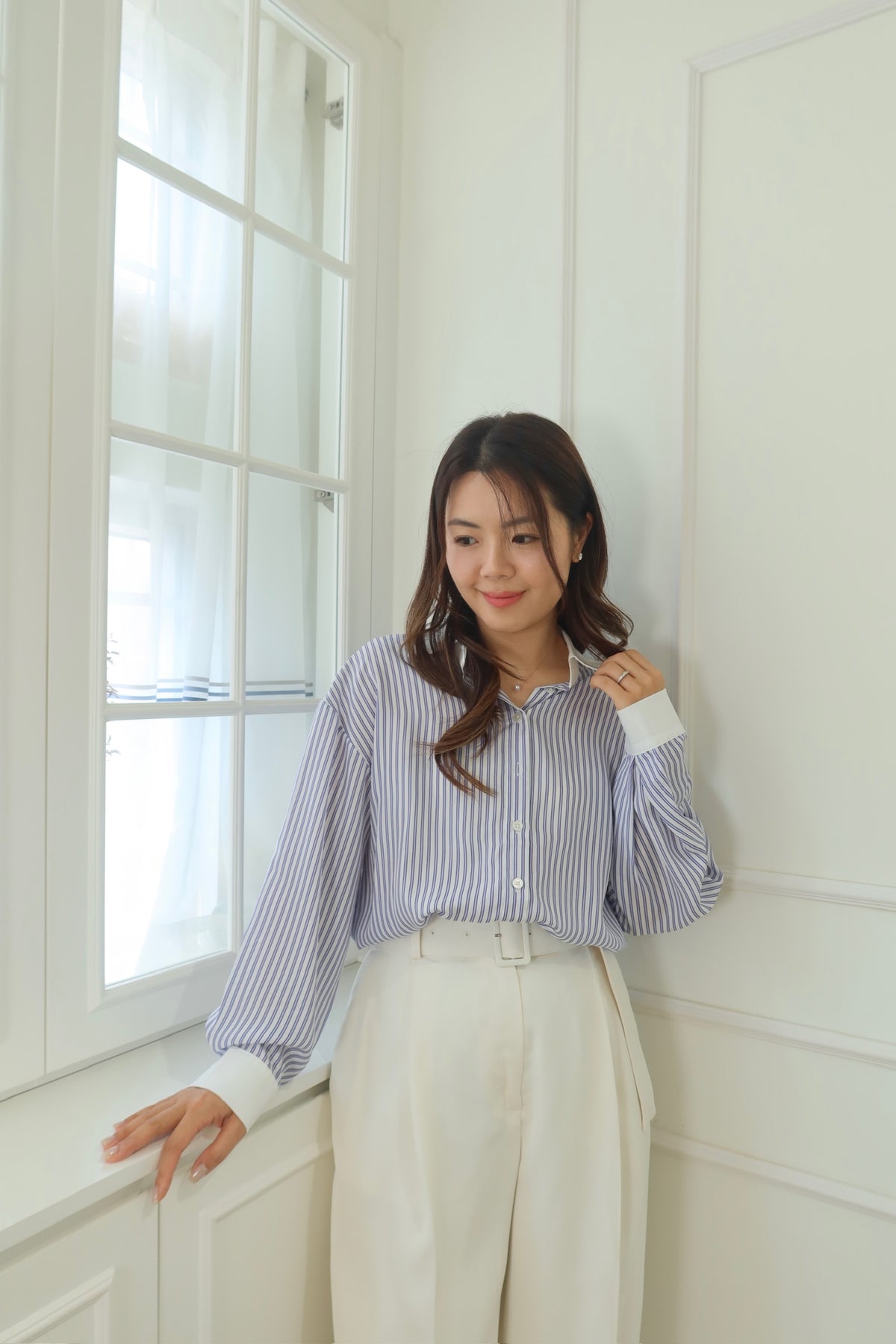 【LE ZANS BRAND COLLECTION】 
White V-neck wool top with mid-sleeves (100% Ultra fine Merino wool) [T0180]