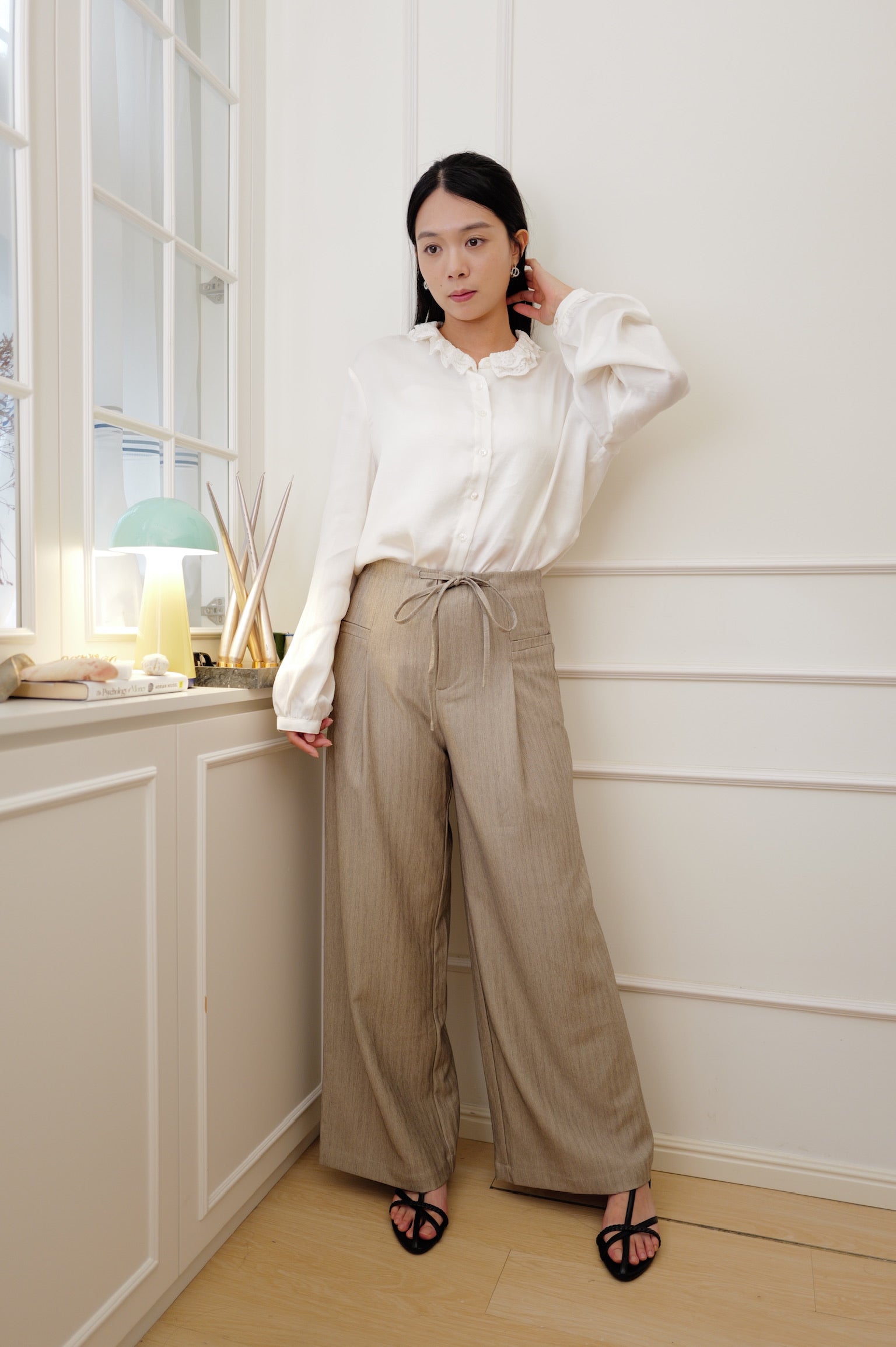 【LE ZANS BRAND COLLECTION】Elegant Lace Trimmed Peter Pan Collar Top [T0308]