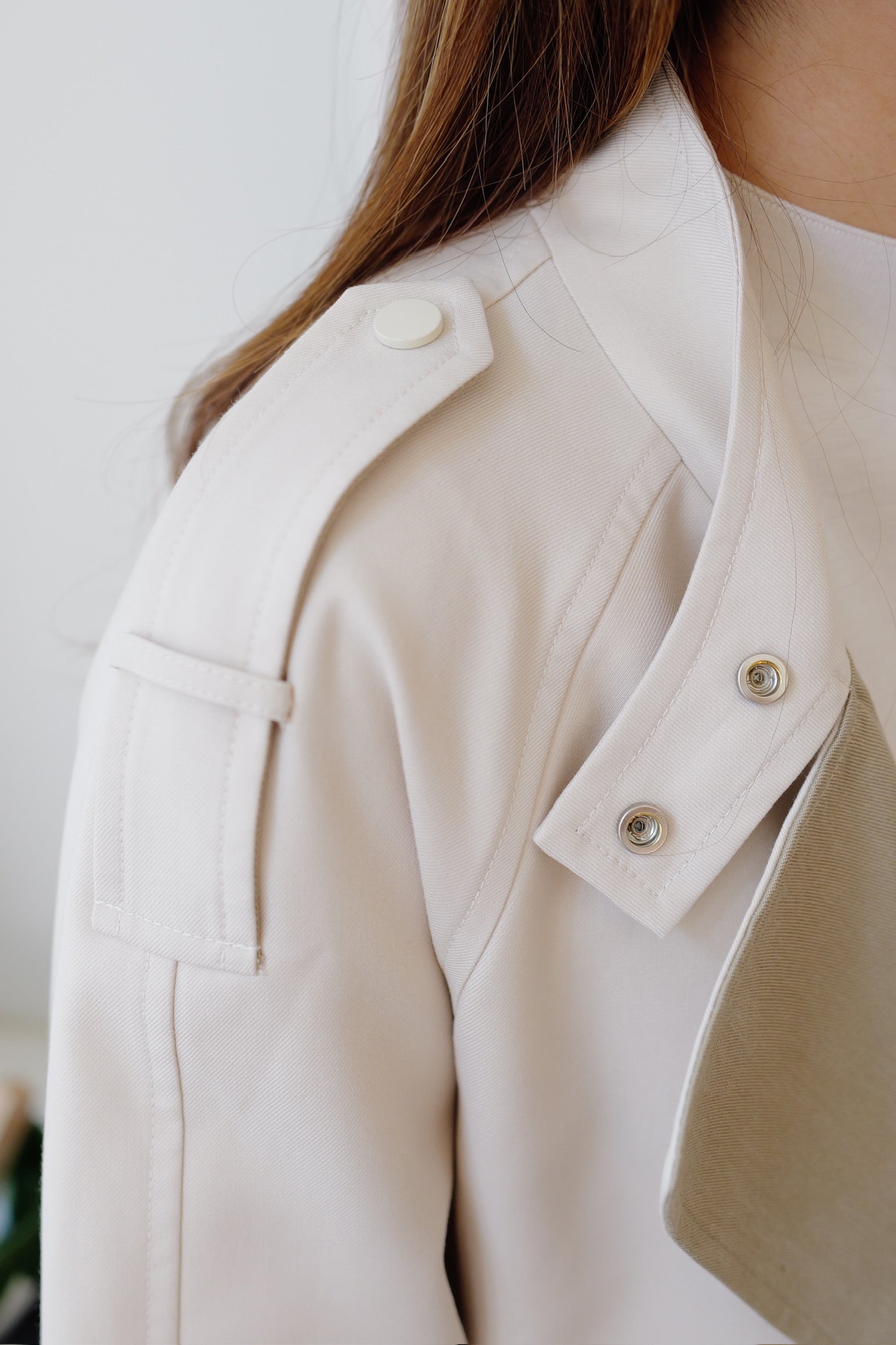 【LE ZANS PRIVÉ】French Two-Tone Lapel Belted Short Trench Coat [J0146]