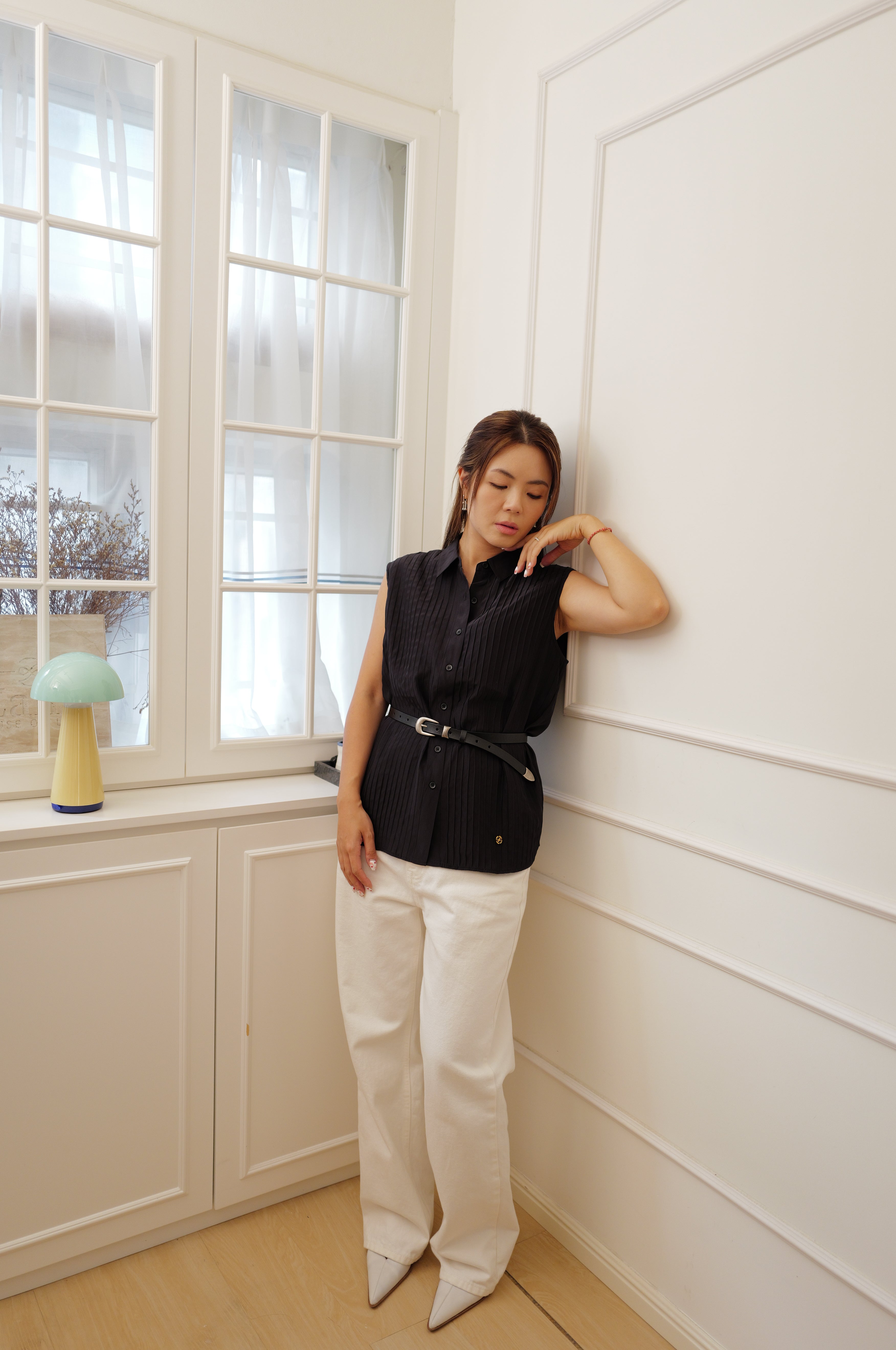 【LE ZANS BRAND COLLECTION】Chic Charcoal Accordion Pleated Sleeveless Shirt (100% silk) [T0300]