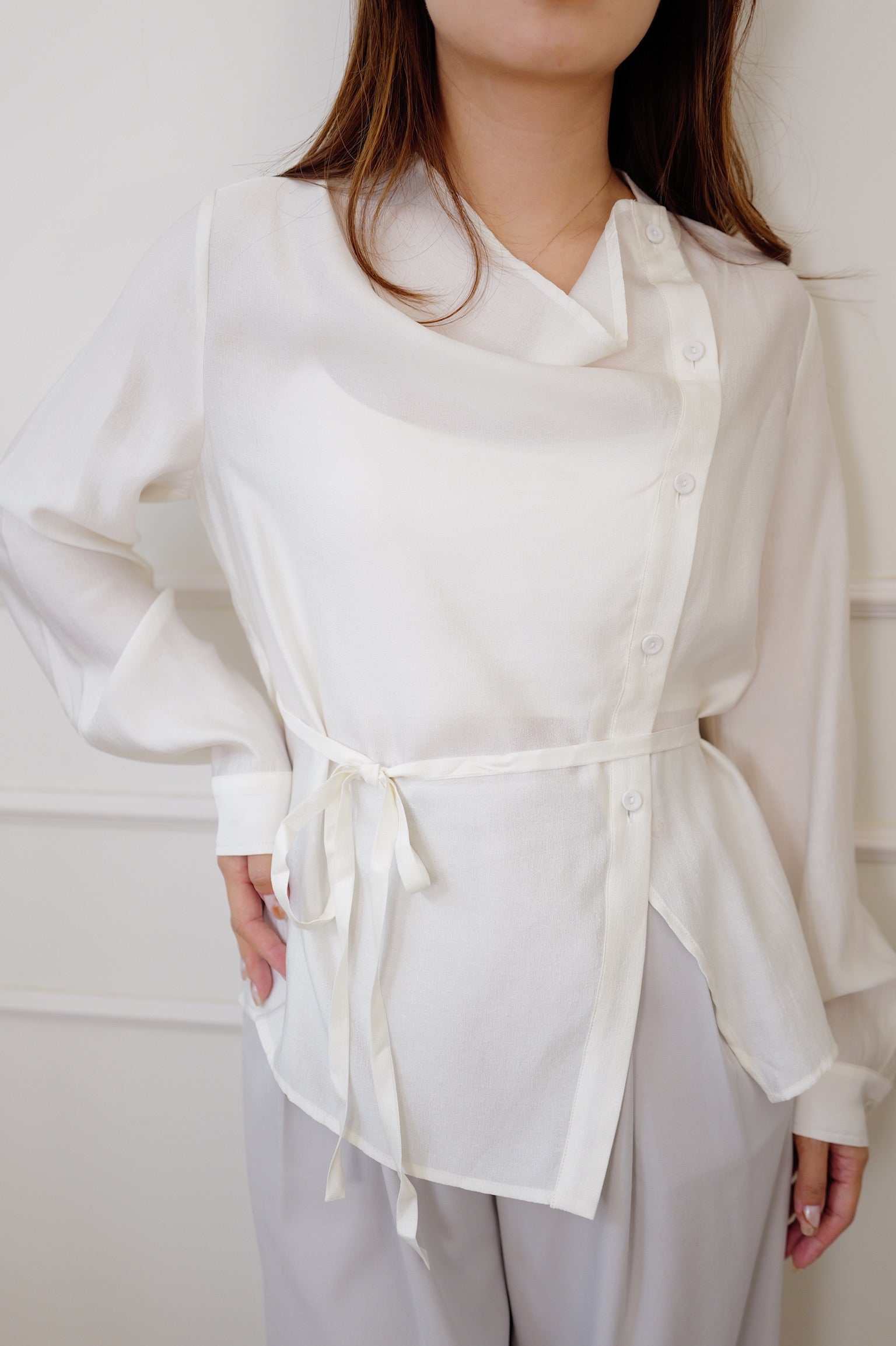 【LE ZANS BRAND COLLECTION】Minimalist Asymmetric Wrap Top[T0313]