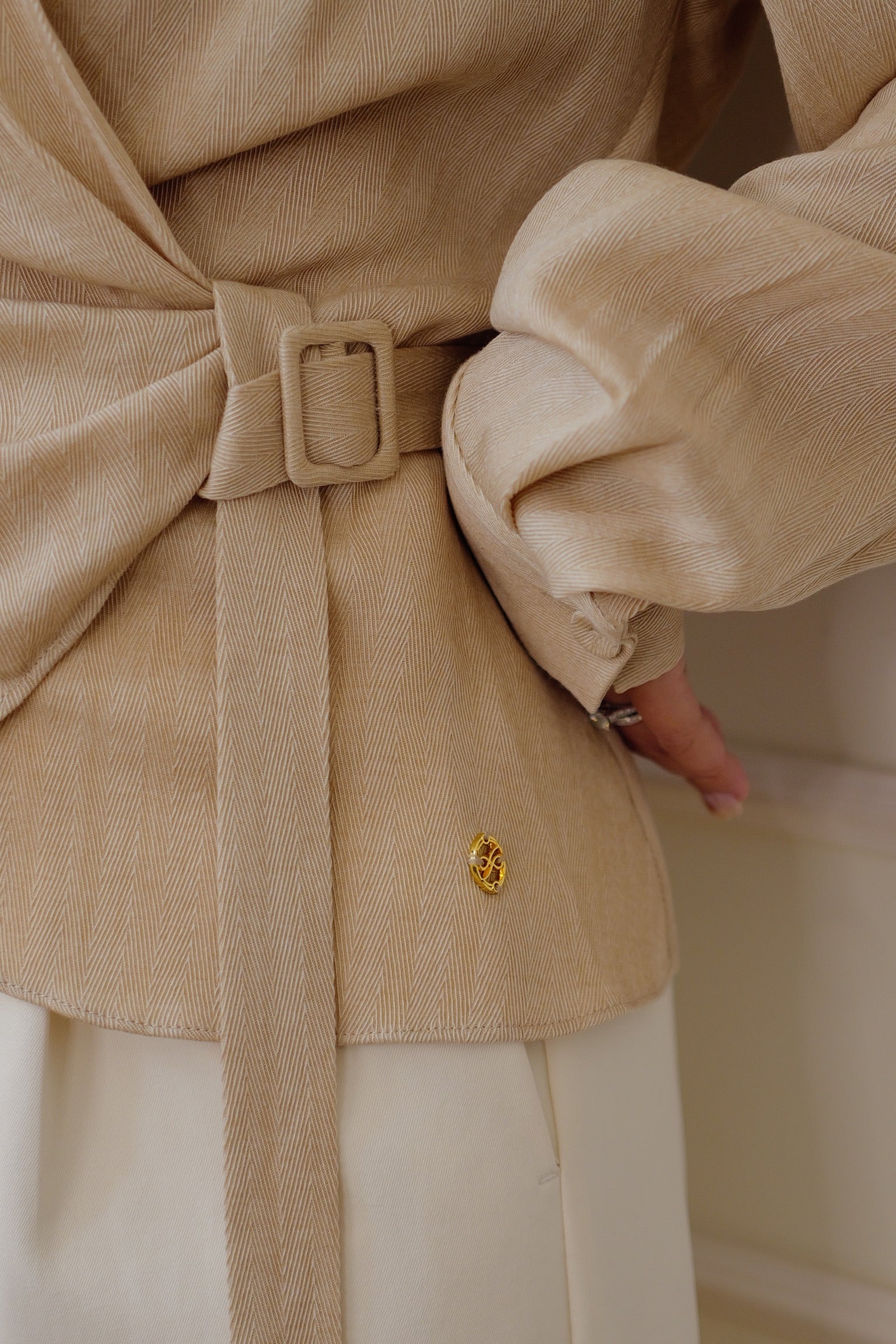 【LE ZANS BRAND COLLECTION】Minimalist Draped Wrap Top with D-Ring Belt [T0308]