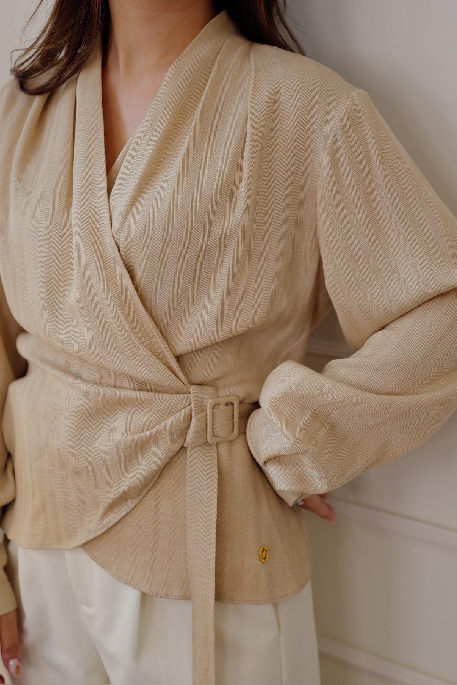 【LE ZANS BRAND COLLECTION】Minimalist Draped Wrap Top with D-Ring Belt [T0308]