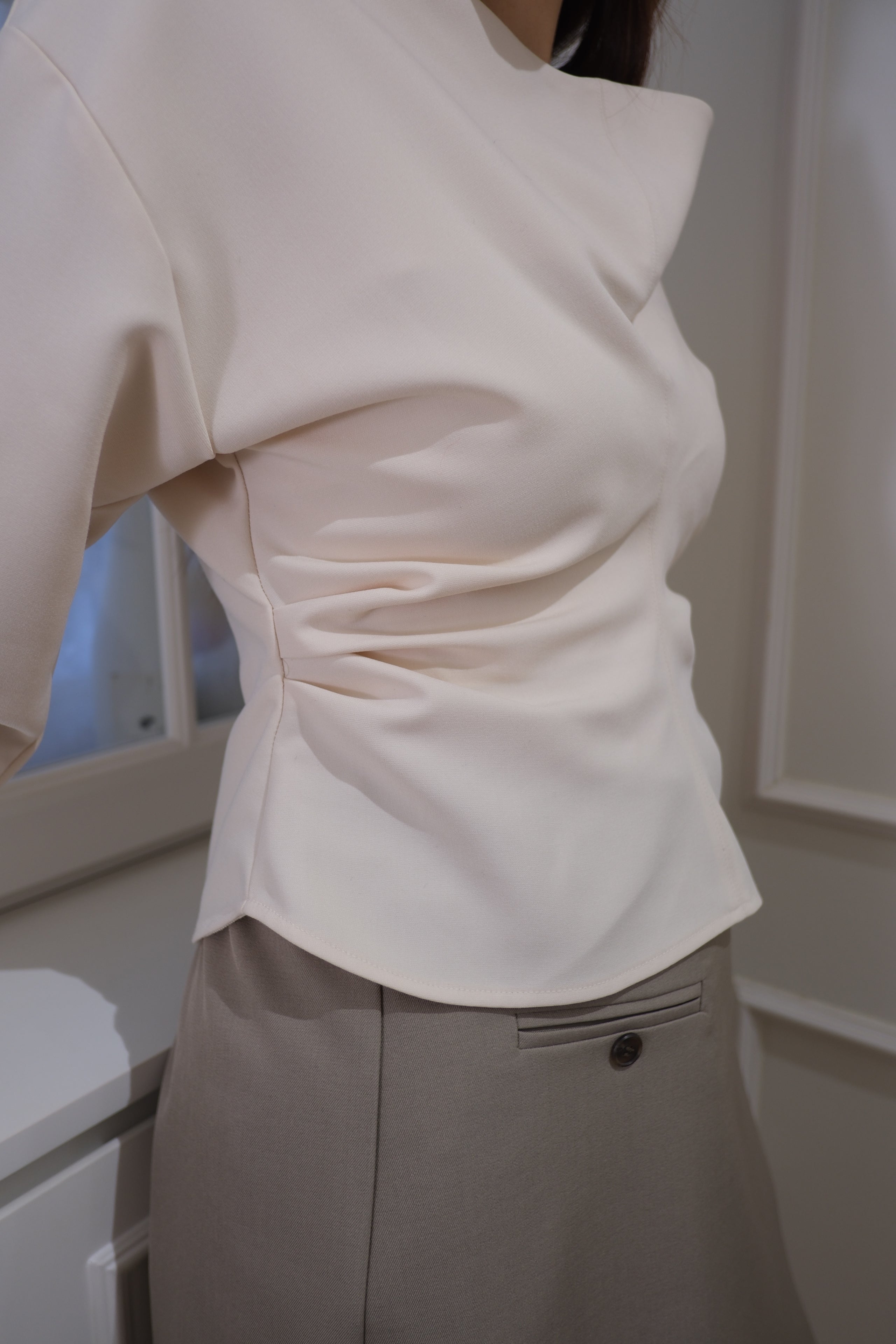 French Bubble Collar Cinched Waist Long Sleeve Top [T0264]