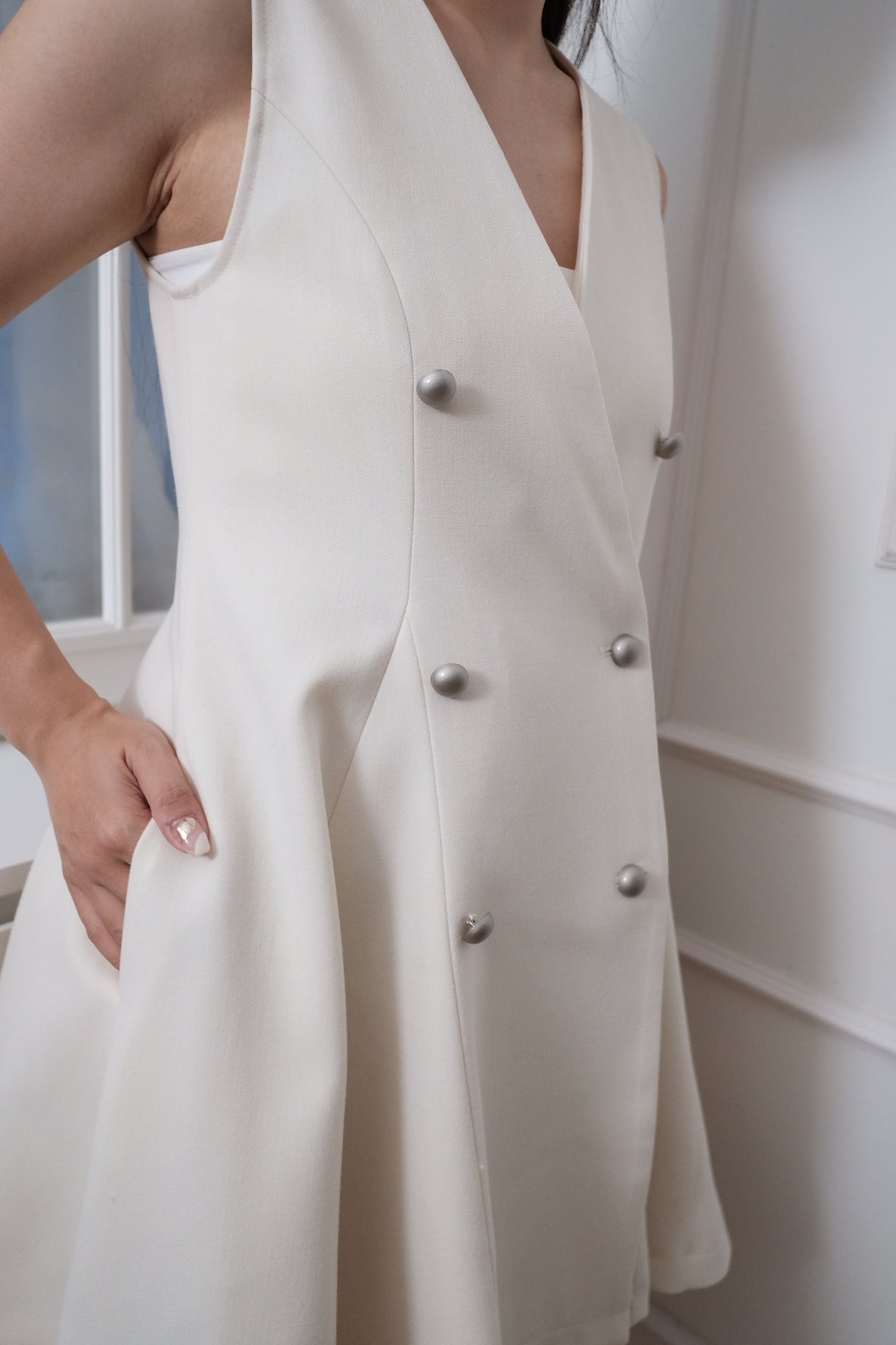 【LE ZANS BRAND COLLECTION】Pearl Button V-Neck Sleeveless Jumpsuit Dress [OPS0183]