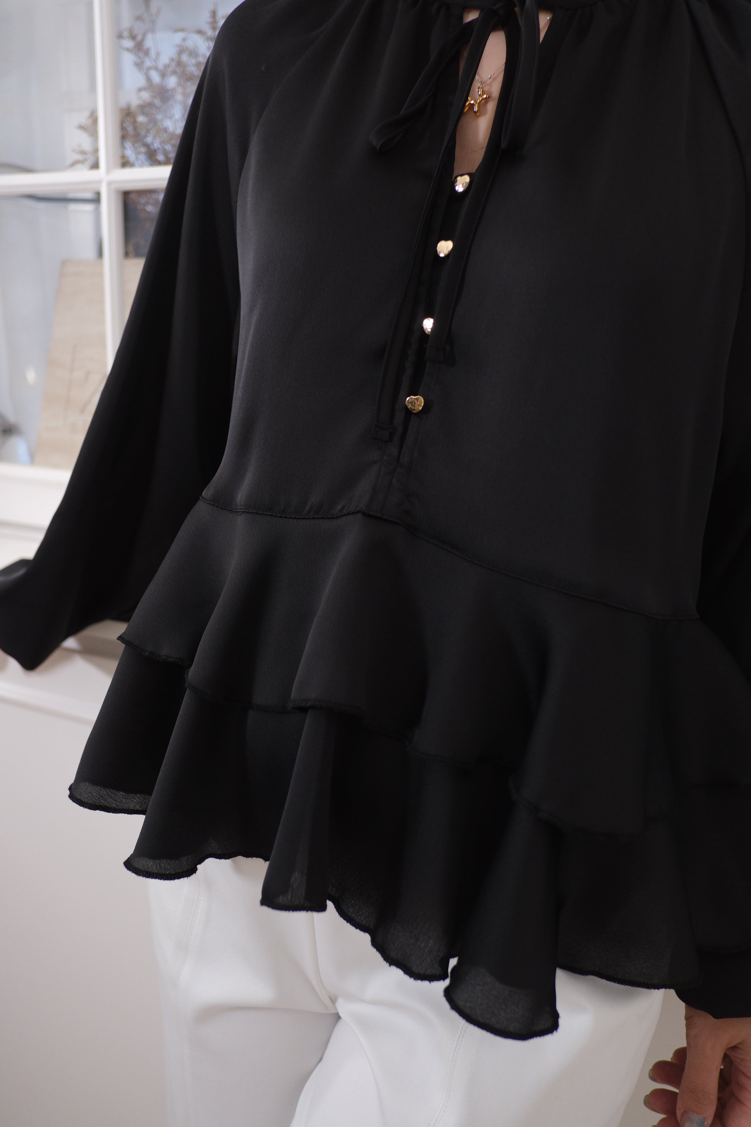 Elegant Ruffle Button-Front Chiffon Blouse [T0263]