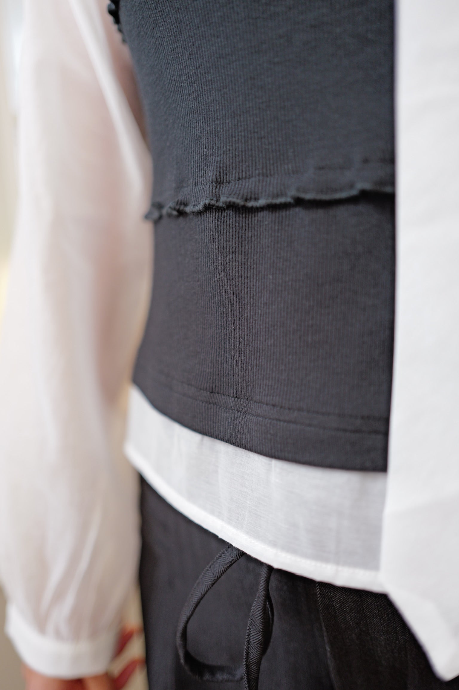 【LE ZANS BRAND COLLECTION】French Romantic Sheer Tie-Neck Blouse & Frill Cami Two-Piece Set [T0305]