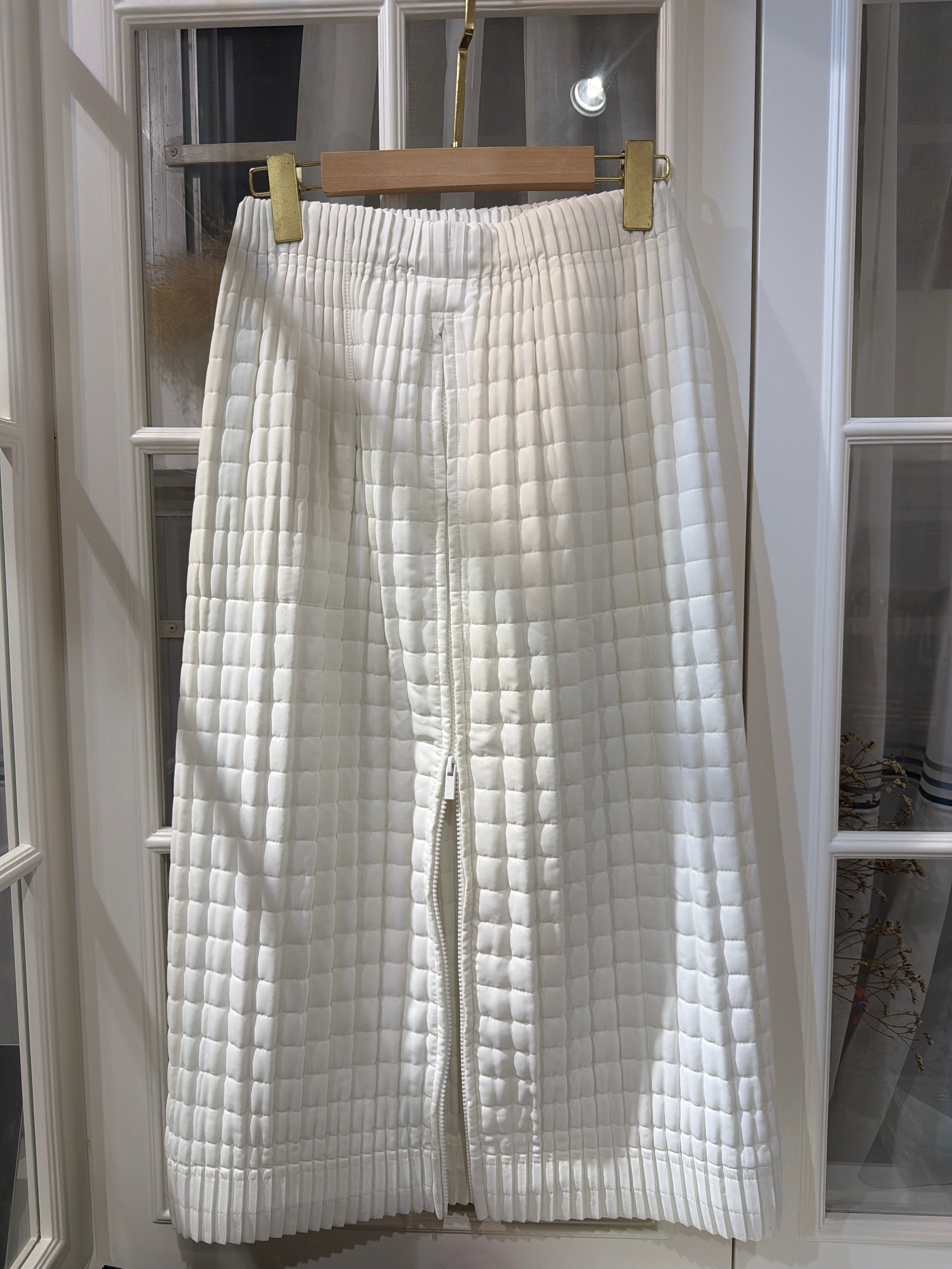 【LE ZANS BRAND COLLECTION】Cloud White Quilted Pleated Skirt [SK0073]