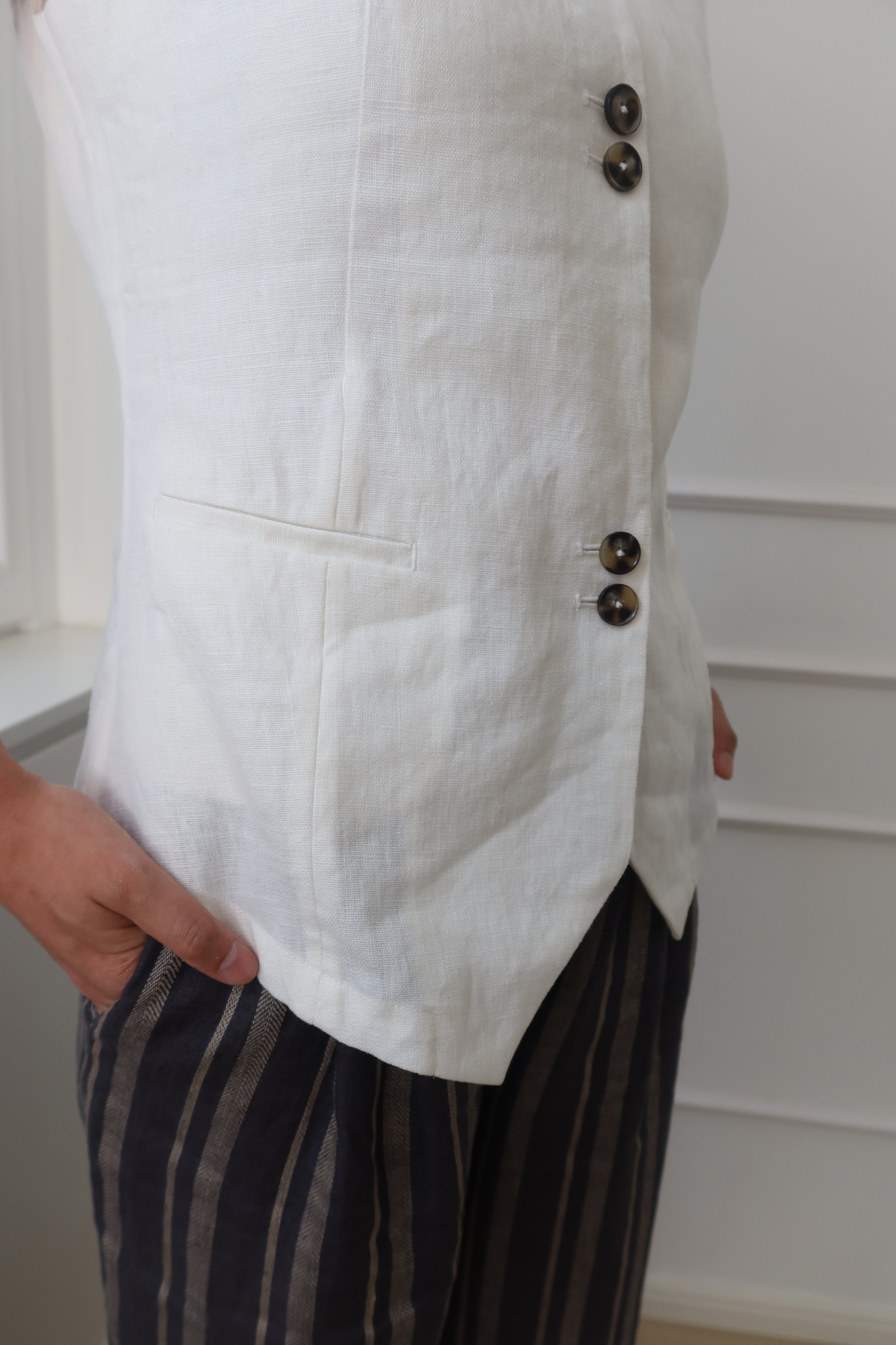 【LE ZANS BRAND COLLECTION】Linen Luxe Button Vest (100% Linen) [J0105]