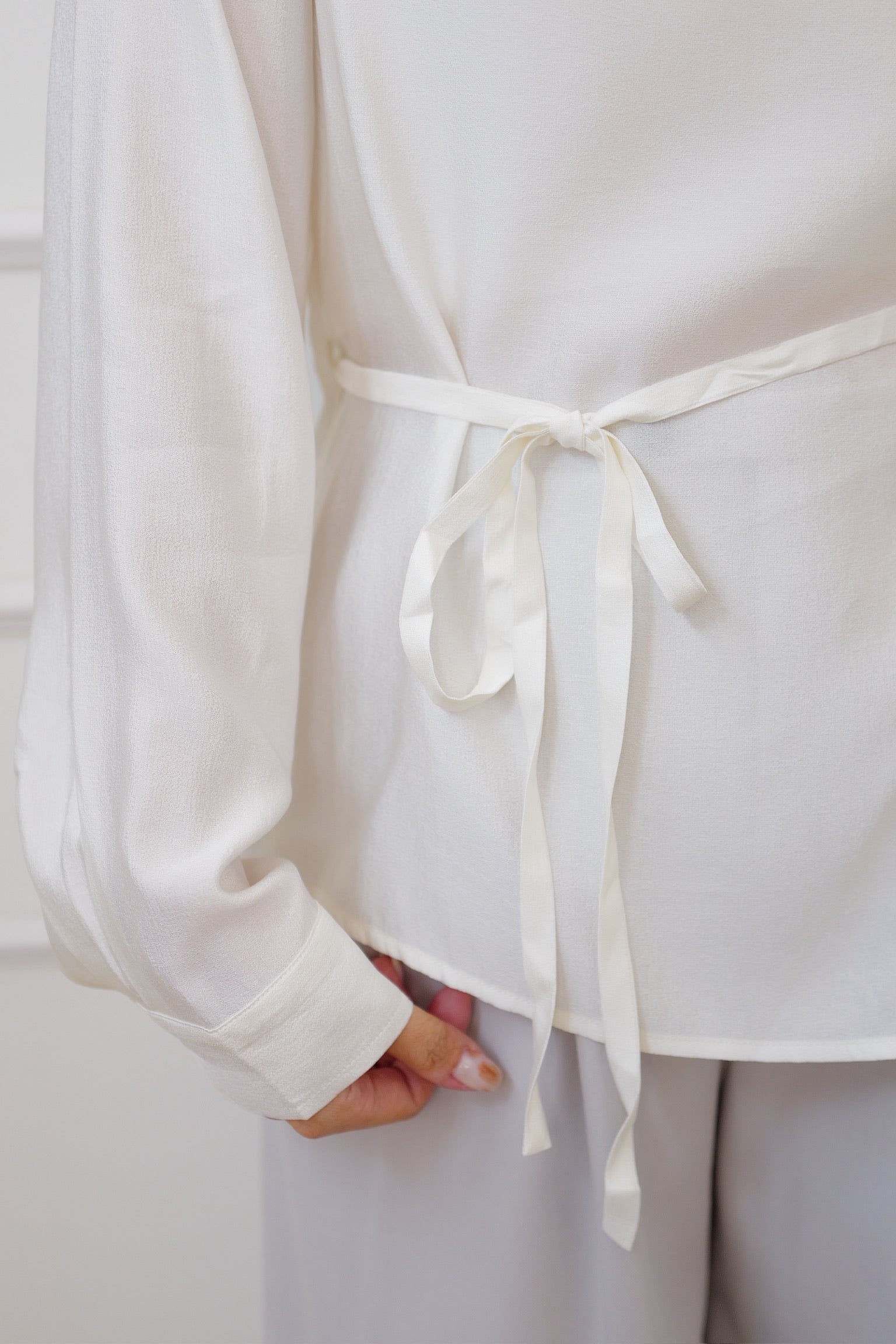 【LE ZANS BRAND COLLECTION】Minimalist Asymmetric Wrap Top[T0313]