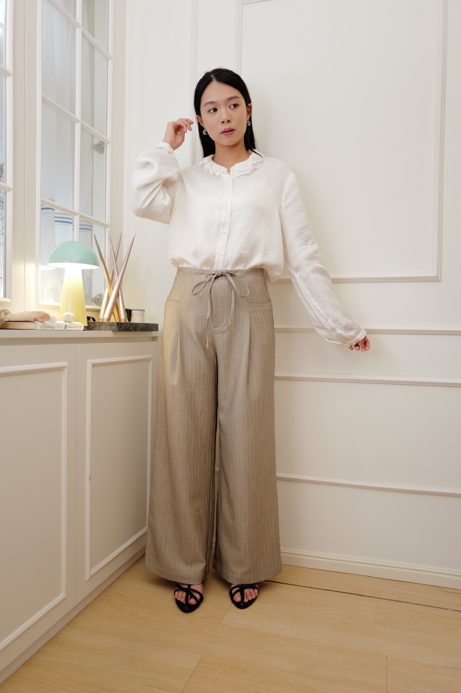 【LE ZANS BRAND COLLECTION】Elegant Lace Trimmed Peter Pan Collar Top [T0308]