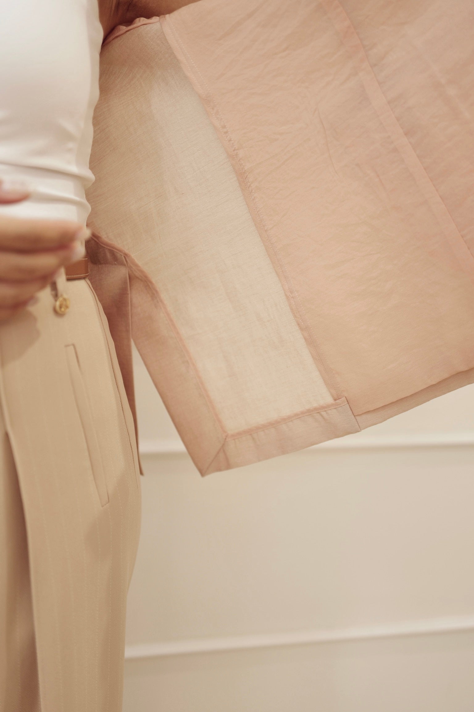 【LE ZANS BRAND COLLECTION】Blazer with Rolled Sleeves (20% Acetate, 57% Lyocell, 17% Rayon, 6% Linen) [J0138]