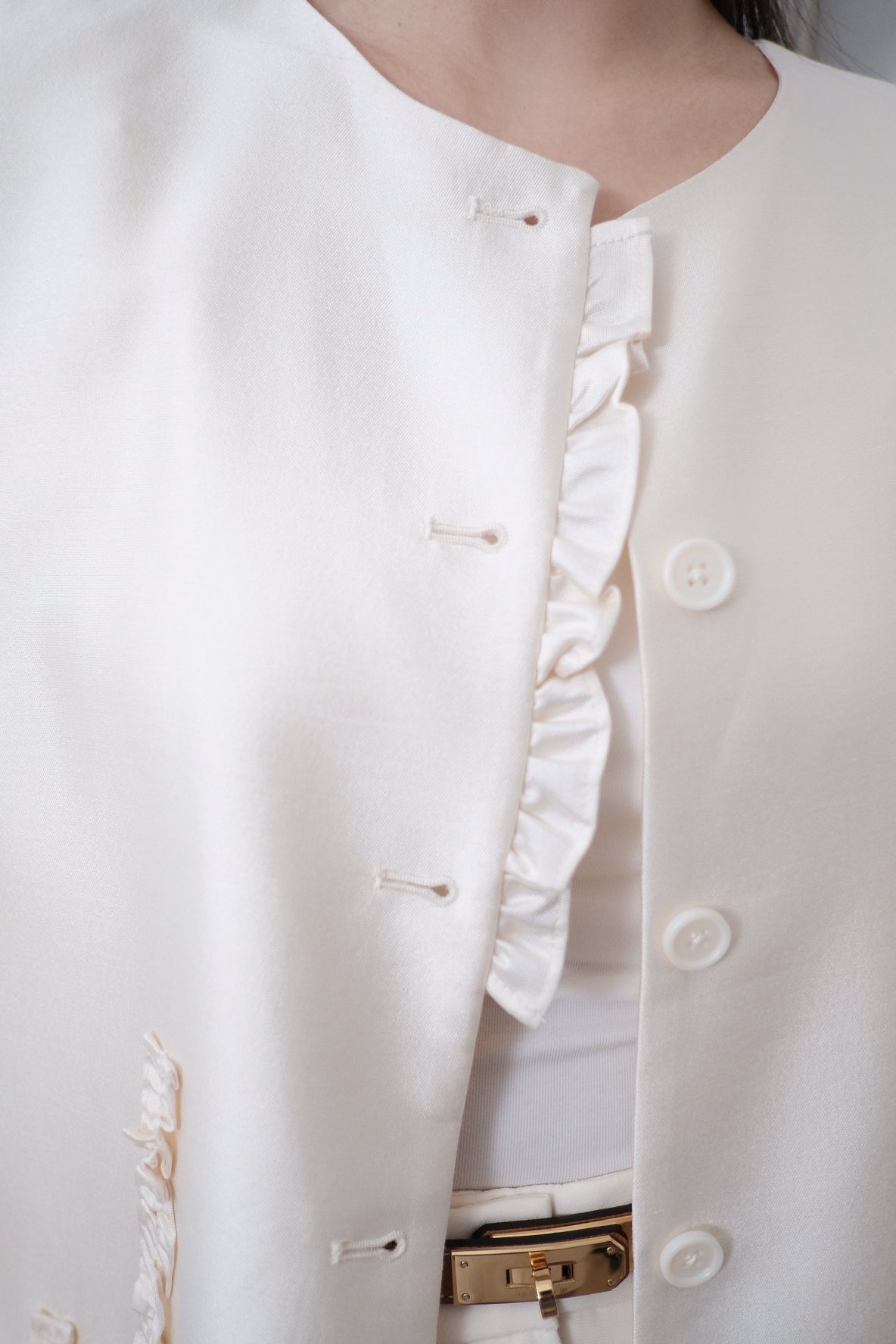 【LE ZANS BRAND COLLECTION】 Cream Ruffle Frog Button Vest (silk wool blend)[T0284]