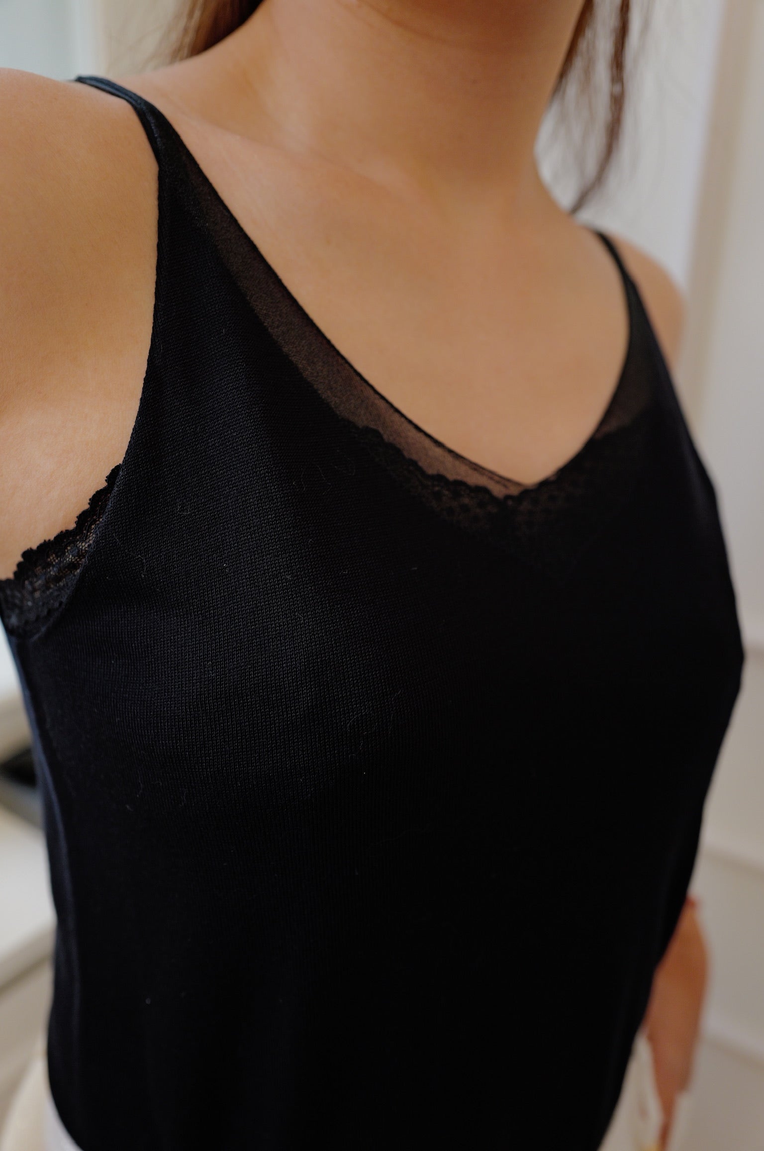 【LE ZANS BRAND COLLECTION】Sheer Perfection Mesh-Stitched V-Neck Cami [T0293]