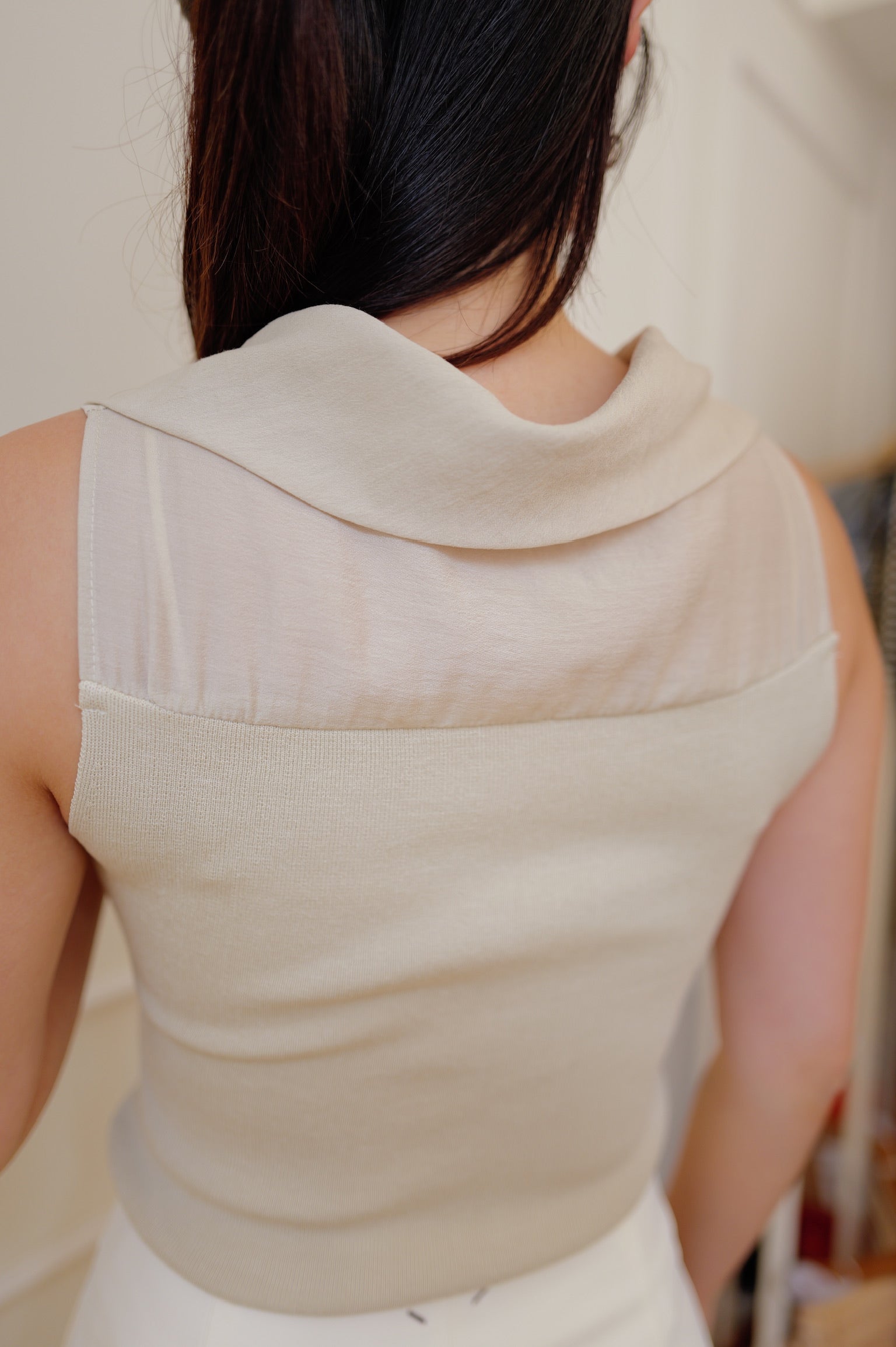【LE ZANS BRAND COLLECTION】Minimalist Sheer-Panel Ribbed Sleeveless Top [T0304]