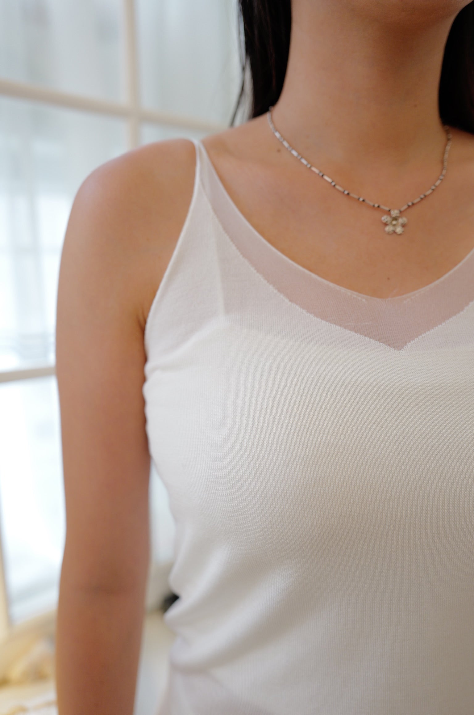 【LE ZANS BRAND COLLECTION】Sheer Perfection Mesh-Stitched V-Neck Cami [T0293]