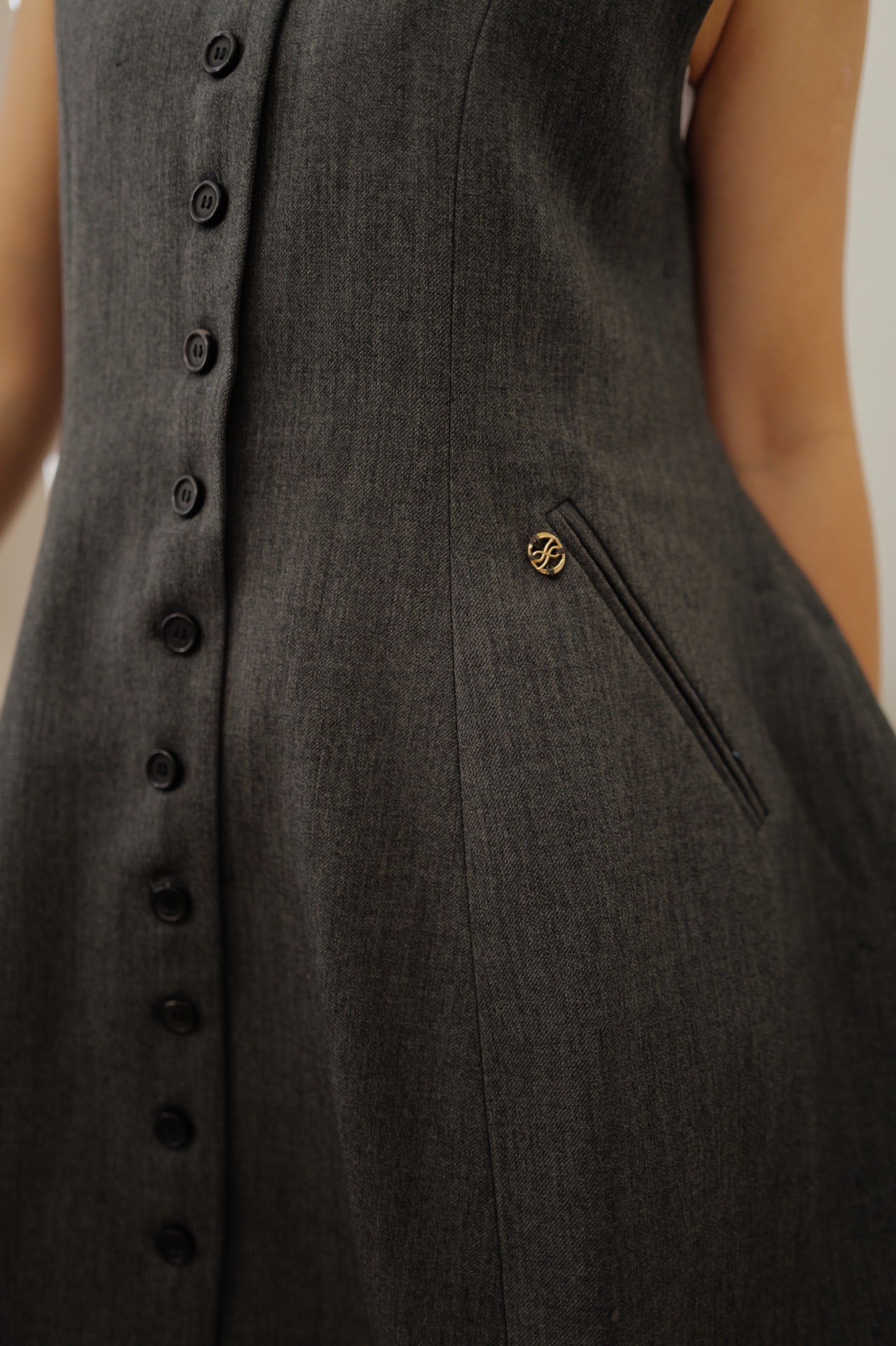 【LE ZANS BRAND COLLECTION】Luxury Minimalist Button-Up Vest [J0139]
