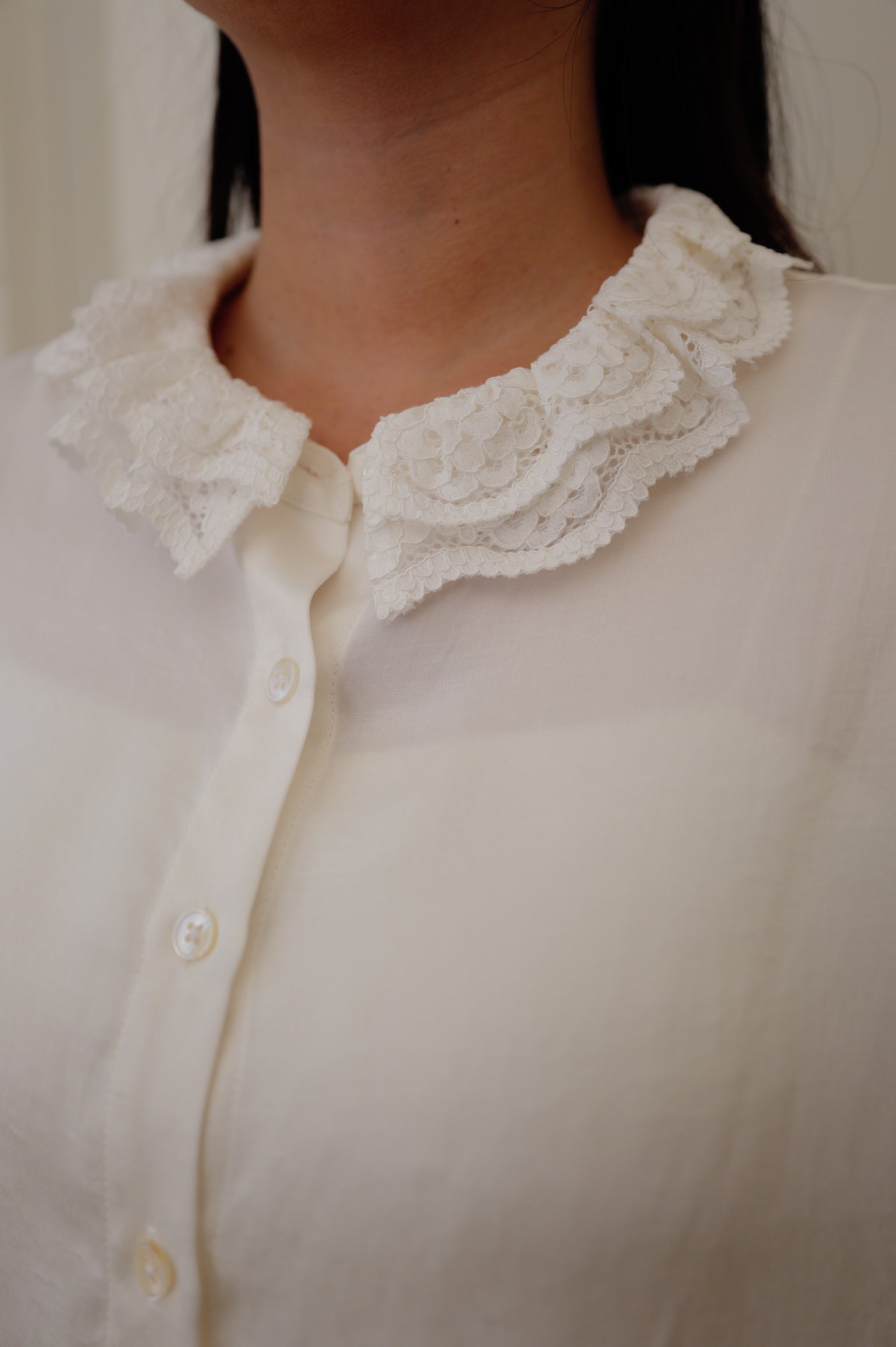 【LE ZANS BRAND COLLECTION】Elegant Lace Trimmed Peter Pan Collar Top [T0308]