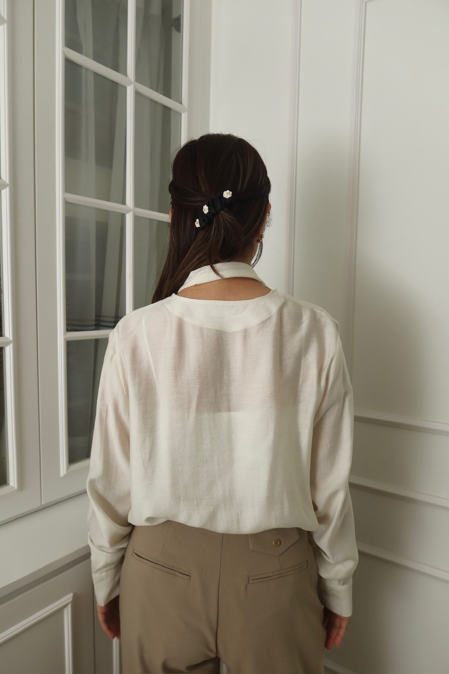 A design of a cream white turtleneck scarf top [T0182]