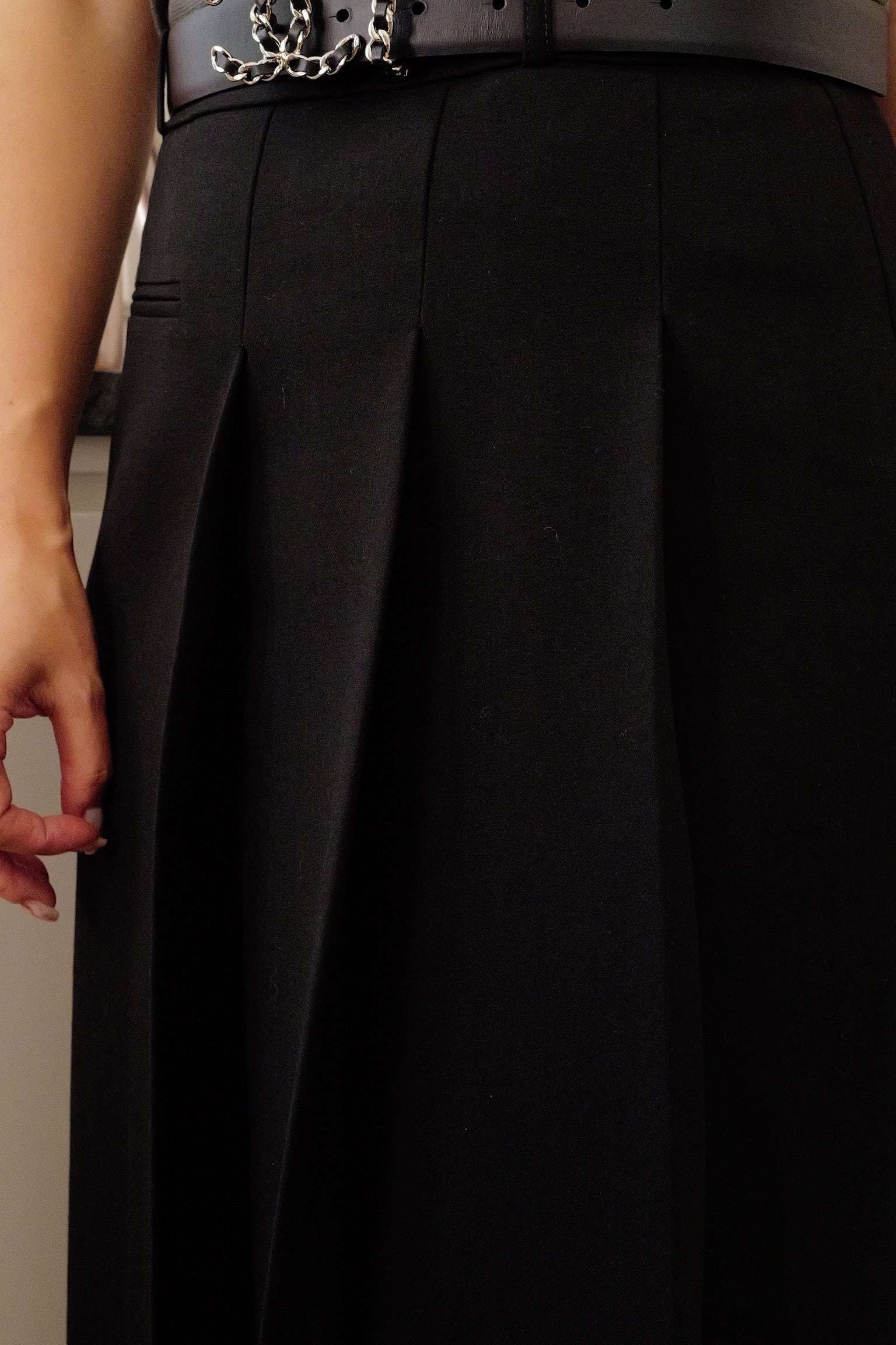 【LE ZANS PRIVÉ】High-Waisted Pleated Straight Midi Skirt [SK0085]