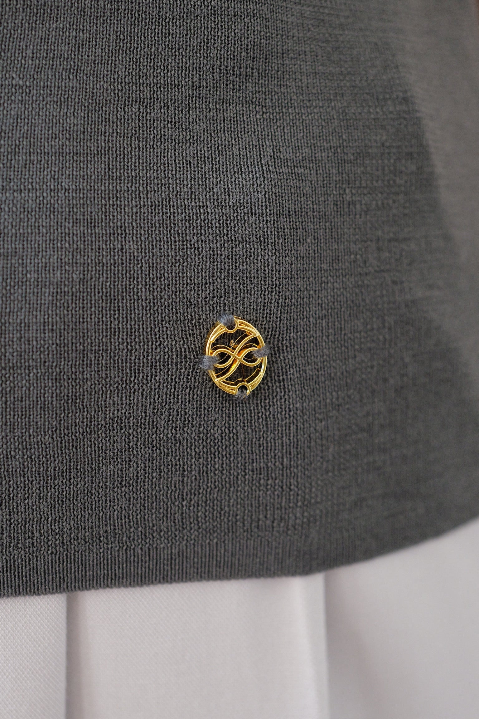 【LE ZANS PRIVÉ】Minimalist Mock-Neck Fine Knit Short-Sleeve Top (100%頂級德國揚子紗) [T0309]