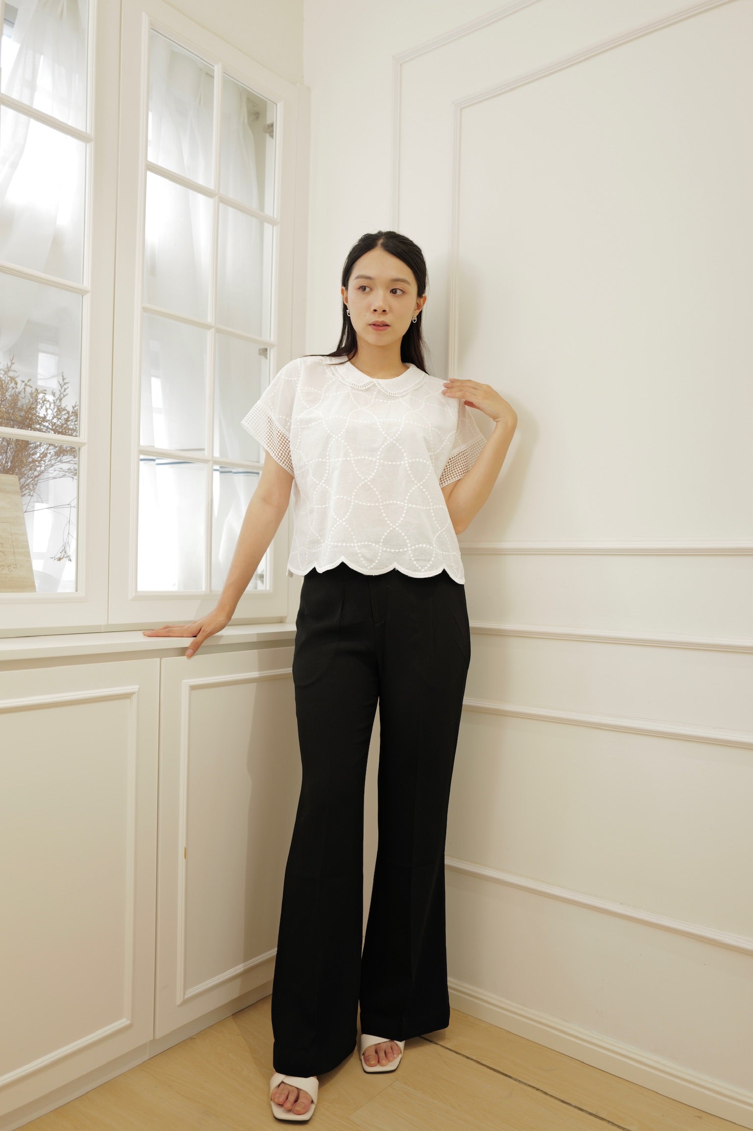 Scalloped Hem Eyelet Lace Blouse [T0267]