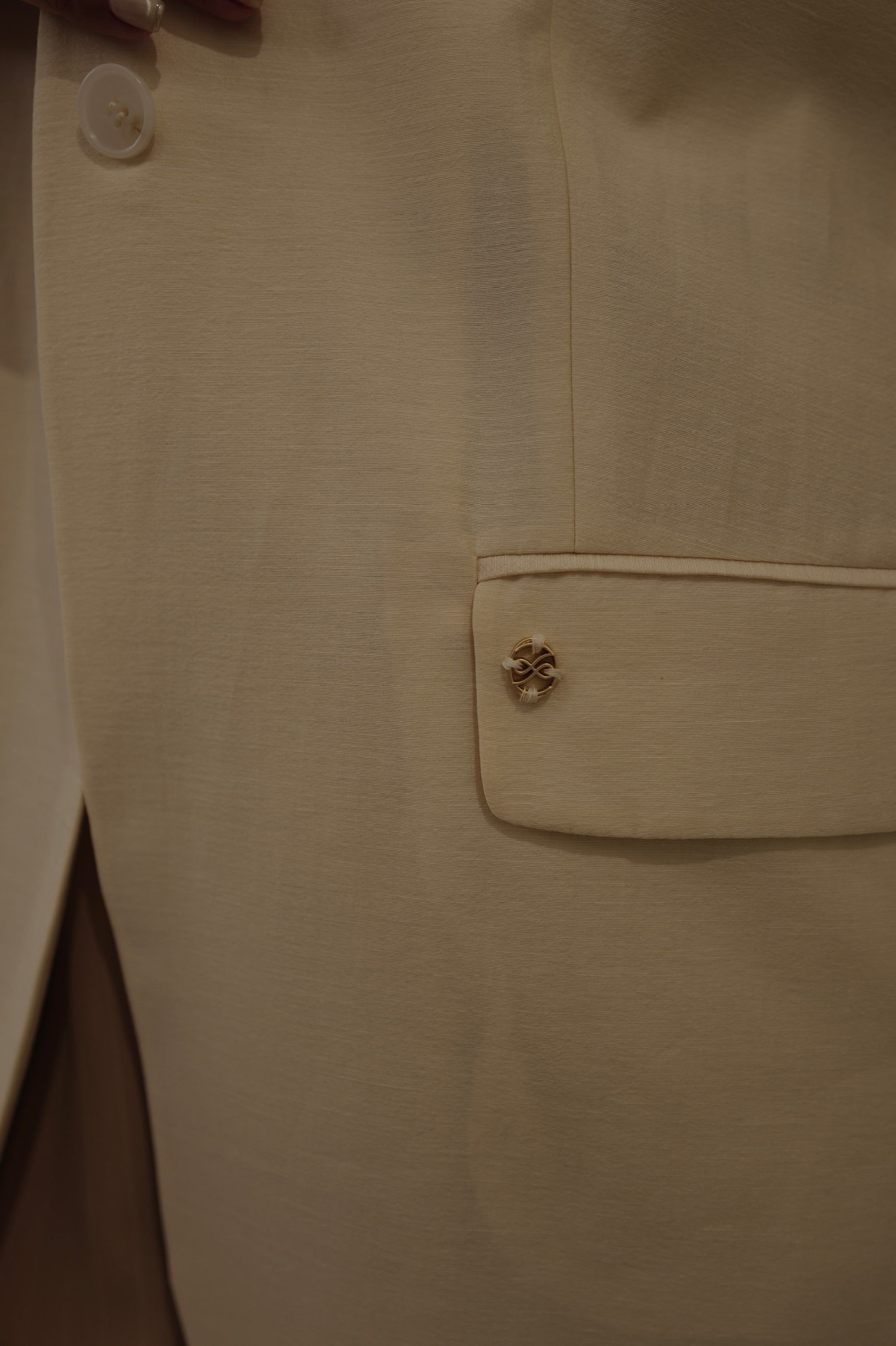 【LE ZANS BRAND COLLECTION】Blazer with Rolled Sleeves (20% Acetate, 57% Lyocell, 17% Rayon, 6% Linen) [J0138]